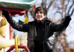 Austin Mahone ha pasado frío en el Desfile de Acción de Gracias 2013 en Nueva York