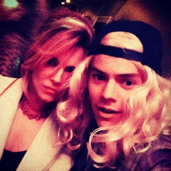 El nuevo look de rubio de Harry Styles de One Direction