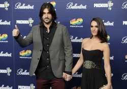 Melendi y su mujer, 'La Dama', en los Premios 40 Principales 2013