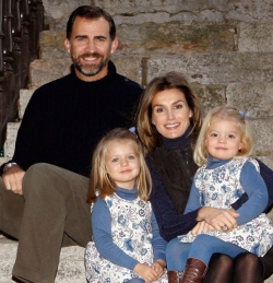 Toda la familia al completo para la felicitación de Navidad de los Príncipes de Asturias en 2009