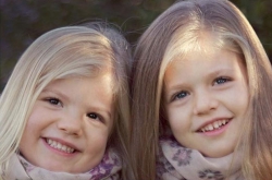 En 2010 las infantas Leonor y Sofía vuelven a ser las completas protagonistas de la felicitación