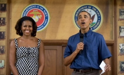 Michelle Obama anima al ejército en Navidad