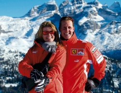 Michael Schumacher practicando esquí junto a su mujer