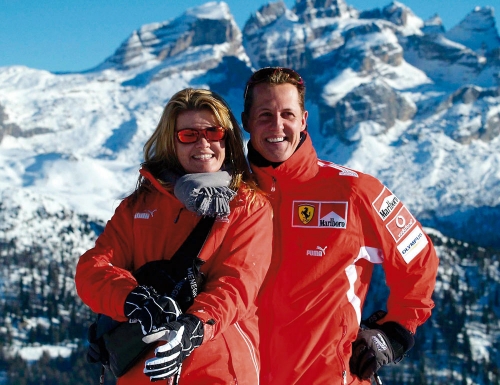 Michael Schumacher practicando esquí junto a su mujer