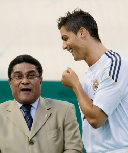 Eusebio no faltó a la presentación de Cristiano Ronaldo cuando fichó por el Real Madrid
