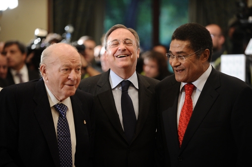 Eusebio y Di Stéfano, junto a Florentino Pérez en el 2011