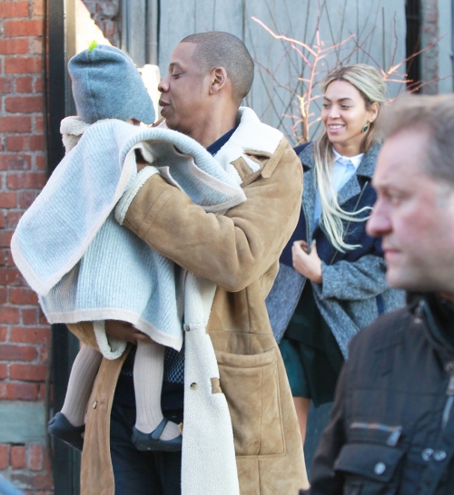 Beyoncé, sin maquillaje y de paseo con Jay Z y su hija Blue Ivy