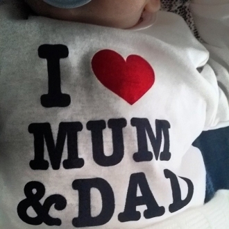 Sara Carbonero e Iker Casillas visten a Martín con graciosos pijamas