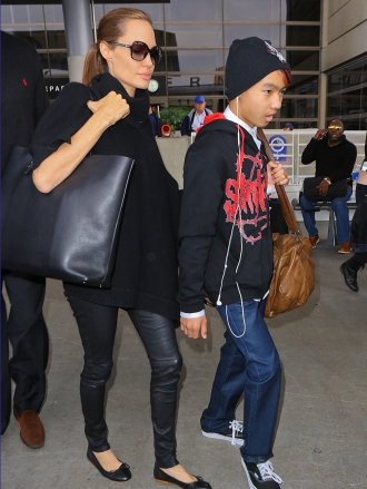 Angelina Jolie y su hijo Maddox en Los Ángeles