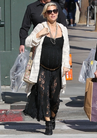 Elsa Pataky no acertó en esta ocasión son su look premamá