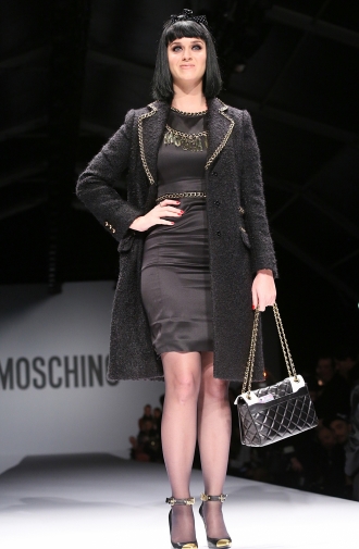 Katy Perry probó fortuna como modelo en la pasarela de Milán