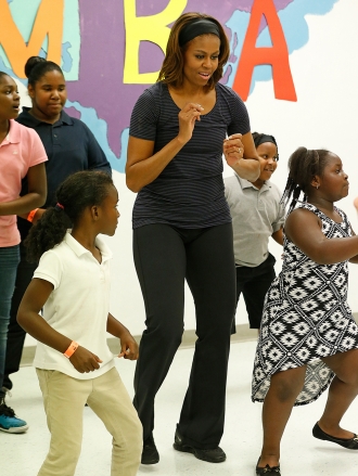 Michelle Obama se divierte bailando zumba