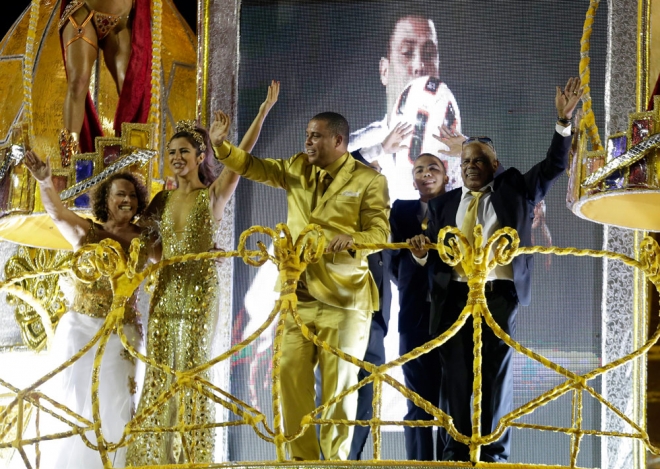 Ronaldo, con su familia en el Carnaval de Sao Paulo 2014