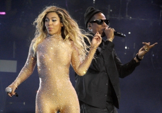 Beyoncé, como una burbuja de champán junto a Jay Z