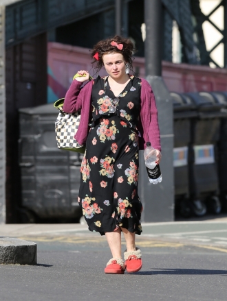 Helena Bonham-Carter, una zombie por las calles de Londres