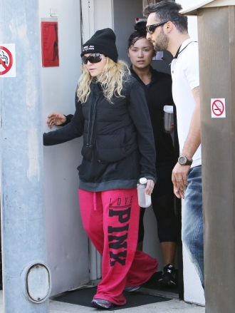 Madonna va por la vida en chandal y sin maquillar