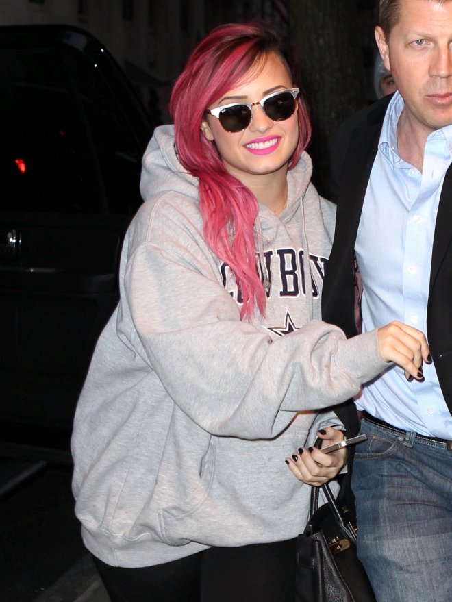 Demi Lovato, feliz en Nueva York con su nuevo pelo rosa