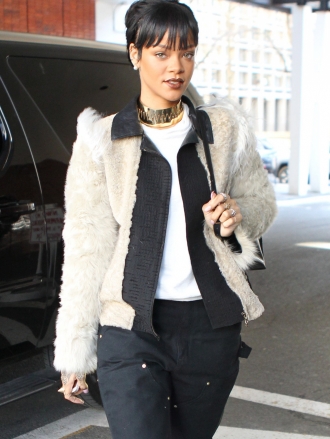 Rihanna, un abrigo de pieles para deslumbrar por Nueva York