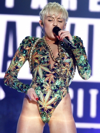 Miley Cyurs, siempre provocativa en Bangerz Tour
