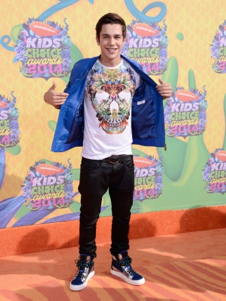 Austin Mahone, en la alfombra roja de los Kids Choice Awards 2014