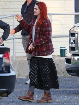 El look de leñadora de Kristen Stewart: cuadros y botas de montaña