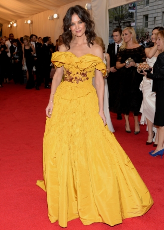 Katie Holmes, horrible con su vestido amarillo en la Gala MET 2014