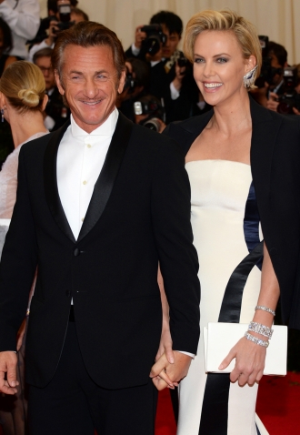 Charlize Theron y Sean Penn, la pareja más cool de los MET 2014