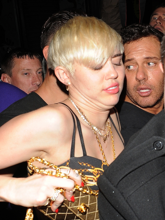 La peor cara de Miley Cyrus: borracha en Londres