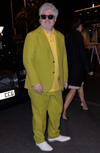 Pedro Alnodovár eligió un traje de los más llamativo en Cannes 2014