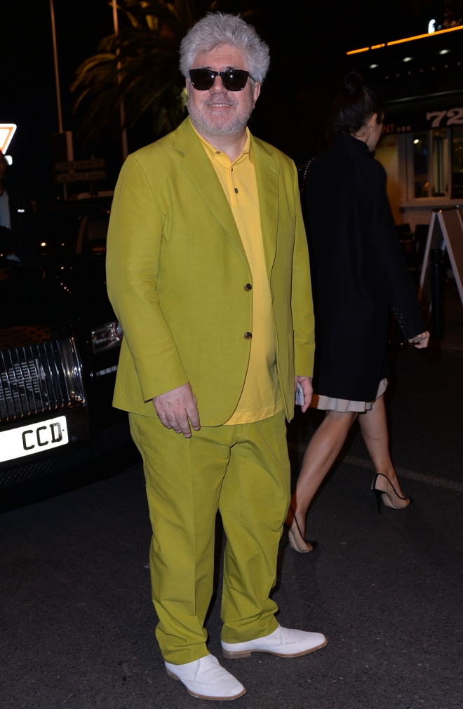 Pedro Alnodovár eligió un traje de los más llamativo en Cannes 2014