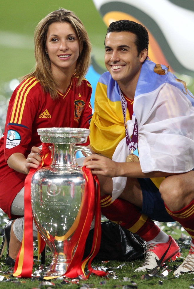 Carolina Martín, novia de Pedro Rodríguez, celebra la Eurocopa del 2012