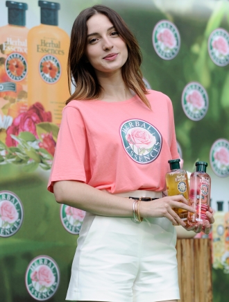 María Valverde, imagen de Herbal Essences