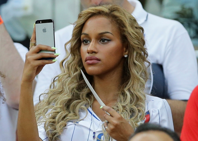 La explosiva novia de Balotelli no se perdió el gol de su chico frente a Inglaterra