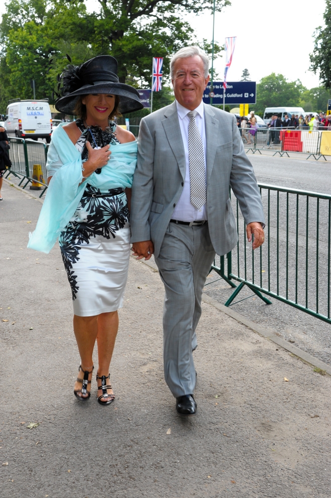 Sombrero negro extravagante Sombrero negro extravagante