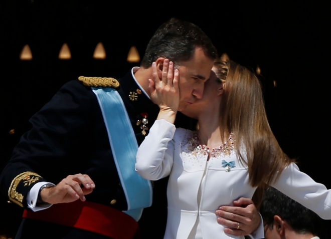 Letizia y Felipe se besan en el balcón del Palacio Real
