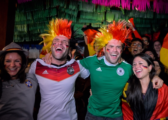 Los hinchas alemanes celebraron por todo lo alto la clasificación de su equipo para la final