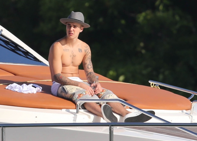 Justin Bieber, de vacaciones junto a varios amigos en Miami