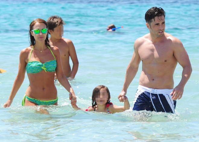 Paula Echevarría y David Bustamante, de vacaciones con su hija Daniella en Ibiza