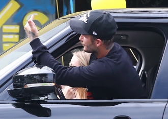 David Beckham le dedico una desagradable peineta a los paparazzi