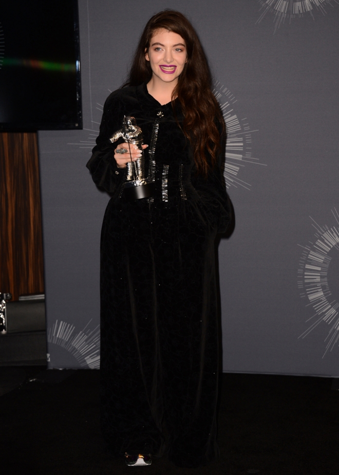 Lorde no cambió su look habitual para los MTV VMA 2014