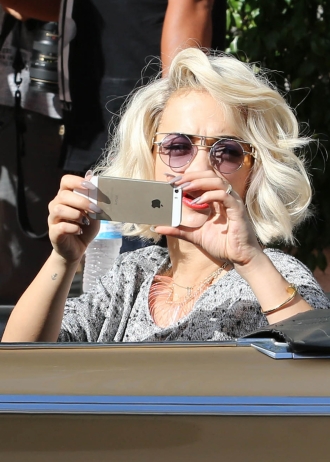 El iPhone de Rita Ora, a juego con su pelo