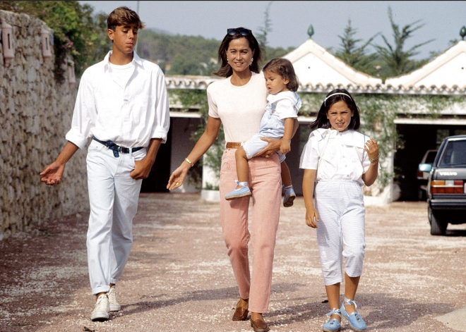 Enrique Iglesias, Tamara Falcó y Ana Boyer, con su Madre isabel Preysler