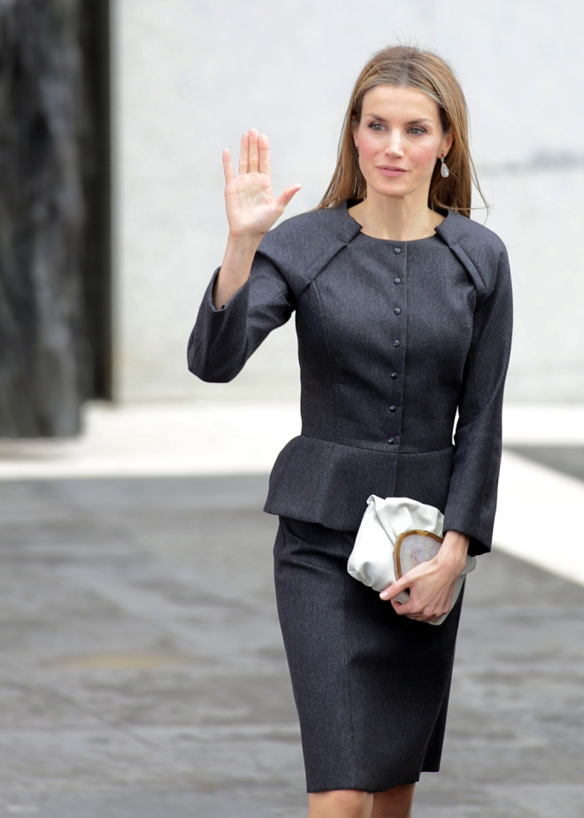 El look de la reina Letizia, demasiado tétrico para un día de fiesta