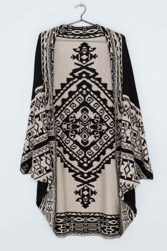 Bershka apuesta por el estilo étnico en sus ponchos