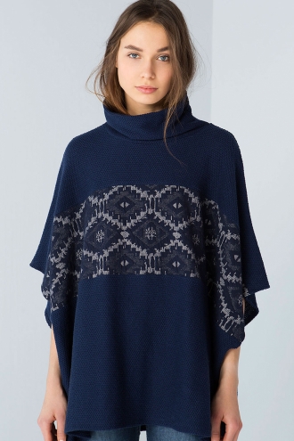 Bershka lanza una gama de ponchos para esta temporada
