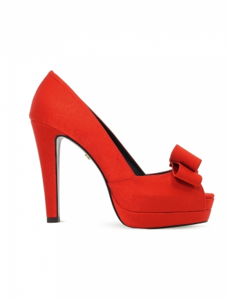 El raso rojo, la apuesta más sexy de Rosa Clará 2015