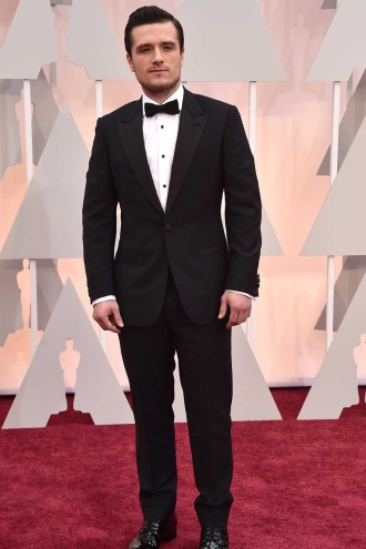 Josh Hutcherson muy guapo en los Oscars 2015