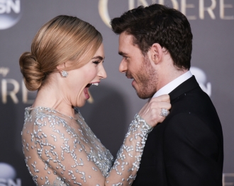 Cenicienta y su príncipe: Lily James y Richard Madden