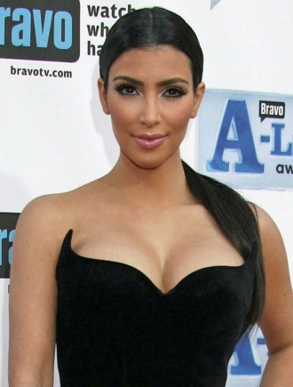 Kim Kardashian: exuberante con los palabra de honor