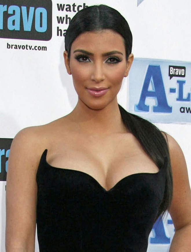 Kim Kardashian: exuberante con los palabra de honor